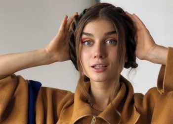 Jerry Heil заспівала дуетом з мамою, пісню записали на відстані