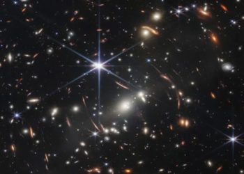 NASA опублікувало першу кольорову фотографію всесвіту