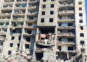 Рятувальники завершили пошук тіл у 9-поверхівці на Одещині, в яку влучила російська ракета (фото)