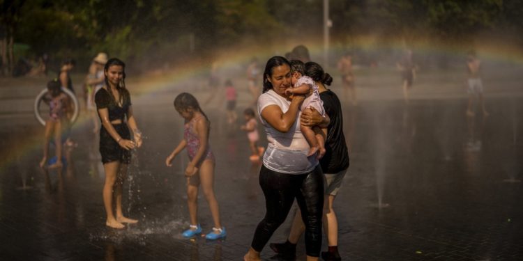 Кількість жертв перевищила тисячу: Європу накрила пекельна спека