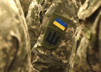 Перша група українських військових прибула у Британію для навчань