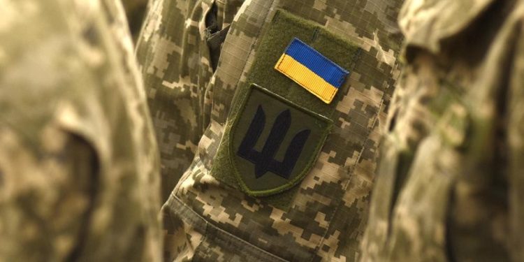 Перша група українських військових прибула у Британію для навчань