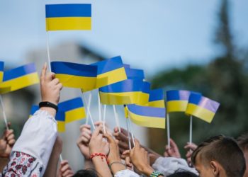 Після повномасштабної війни в Україні стали більше спілкуватись українською, – опитування