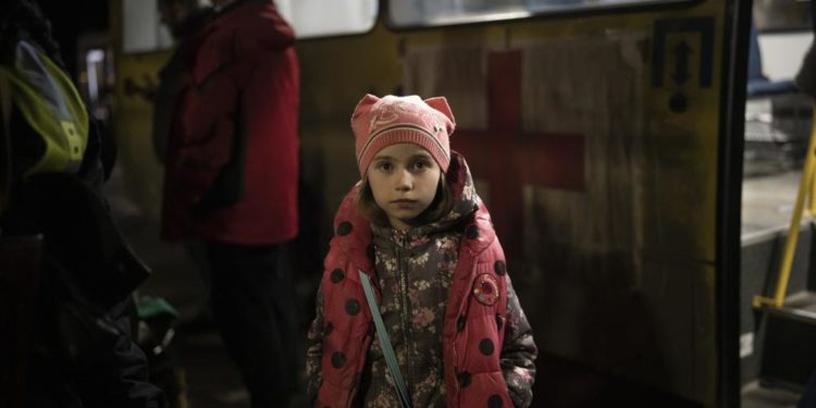 Майже 450 тис. вкрадених з України дітей росіяни пропонують використовувати як живий щит