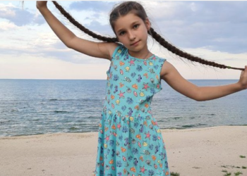 10-річна дівчинка з Одещини обрізала 58-сантиметрову косу, щоб виручити кошти для ЗСУ (фото, відео)