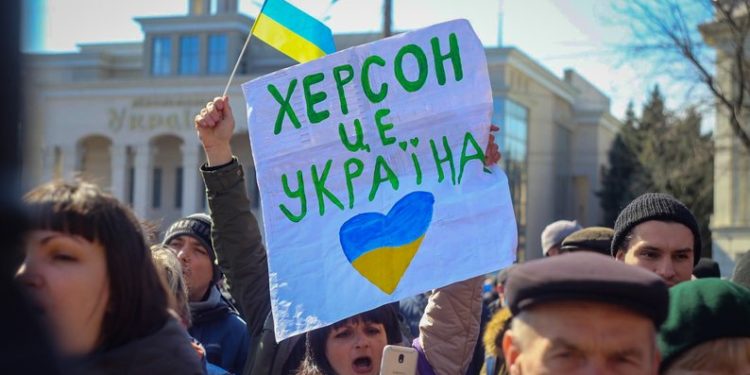 Більшість людей, що опинились під окупацією, вважають свою область невід’ємною частиною України, – опитування