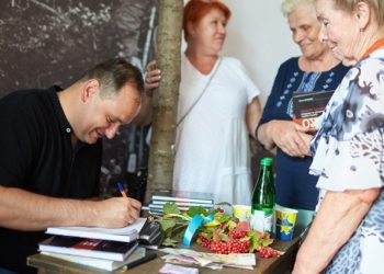 Міський голова Франківська видав книжку про службу безпеки ОУН, кошти від продажу якої підуть на ЗСУ