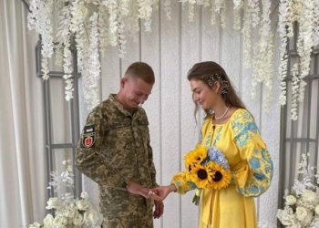 На Рівненщині в День Незалежності побралося 20 пар молодят