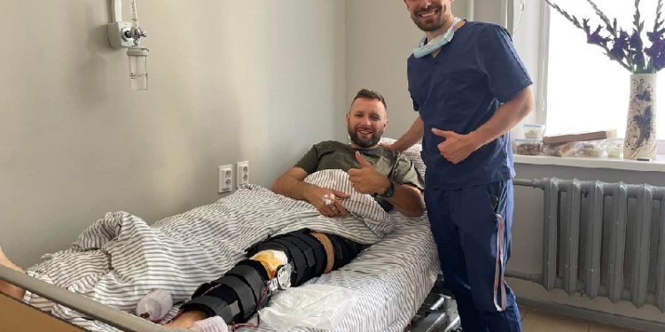 Екснардеп Парасюк отримав бойову травму, його прооперували у Львові (фото)