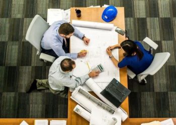 Під час повномасштабної війни понад третина українців змінила роботу