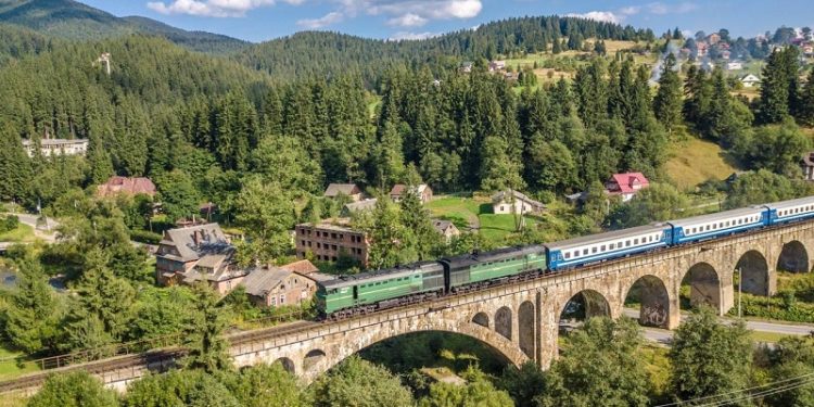 Поїзд Київ – Ясіня поновлює рух із 5 серпня