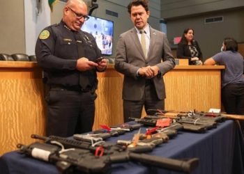 Поліція Маямі передала Ірпеню викуплену в американців вогнепальну зброю (фото)