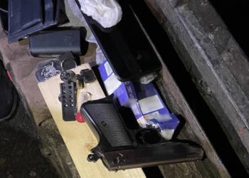 У центрі Львова двоє з пістолетом і гранатою пограбували 19-річного хлопця