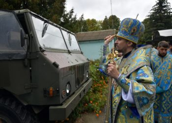 Православна церква США допомогла придбати тягачі для двох бригад ЗСУ (фото)