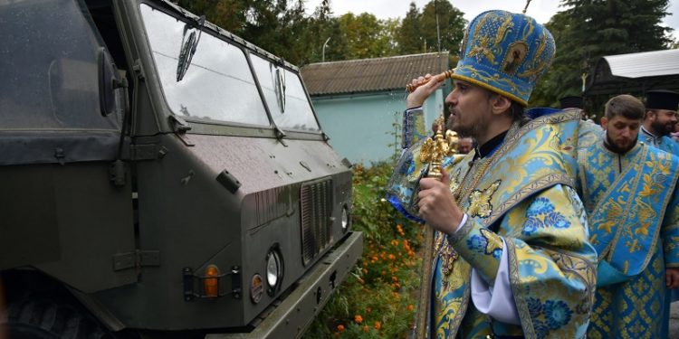 Православна церква США допомогла придбати тягачі для двох бригад ЗСУ (фото)