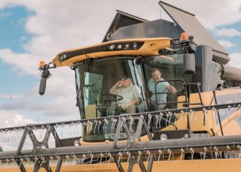 Американський мільярдер Говард Баффет попрацював комбайнером на Рівненщині (фото)