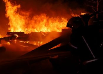 Унаслідок нічного ракетного удару по Харкову вщент згорів ресторан-курорт, який належить одному з найбагатших українців (фото, відео)