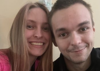 Звільнений із полону захисник Маріуполя освідчився коханій у лікарні (відео)