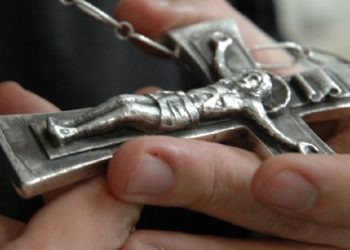 На Херсонщині російські військові викрали з храму священника та двох парафіян