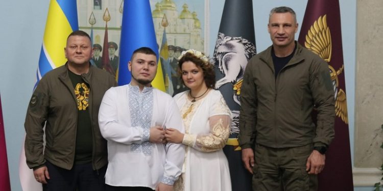 Кличко став свідком на весіллі офіцера, яке провів Залужний (фото)