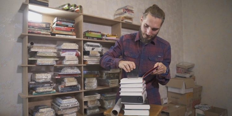 Двоє мешканців Вінниці на книжкових аукціонах зібрали понад мільйон гривень для ЗСУ (фото, відео)