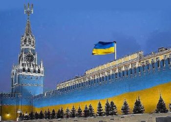 Мешканку москви затримала поліція за прослуховування гімну України у її ж квартирі