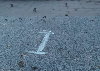 Страшний сон окупантів: мешканці Маріуполя малюють на вулицях літеру “Ї” (фото)