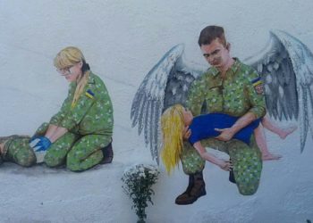 У Нововолинську створюють мурал з янголом у камуфляжі (фото)