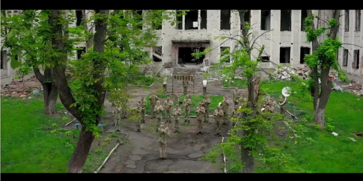 Оркестр Повітряних сил виступив на руїнах Будинку офіцерів у Вінниці (відео)