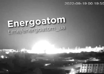 Росія вдарила Південноукраїнській атомній, ракета впала за 300 метрів від реактора (фото, відео)