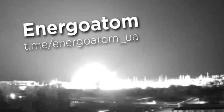 Росія вдарила Південноукраїнській атомній, ракета впала за 300 метрів від реактора (фото, відео)