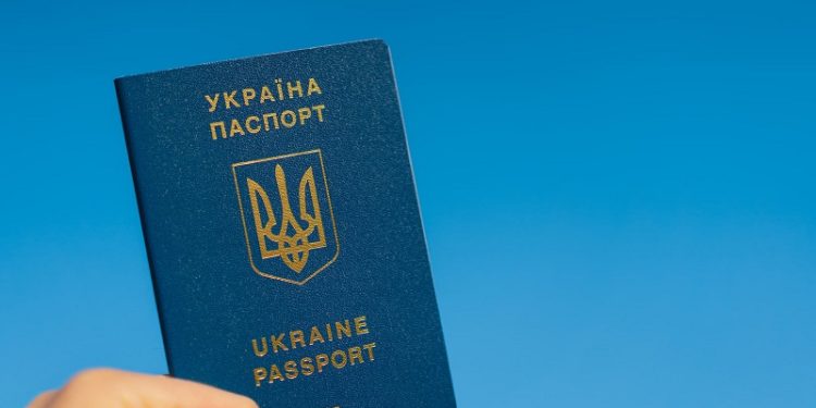 Понад 240 росіян отримали громадянство України під час війни