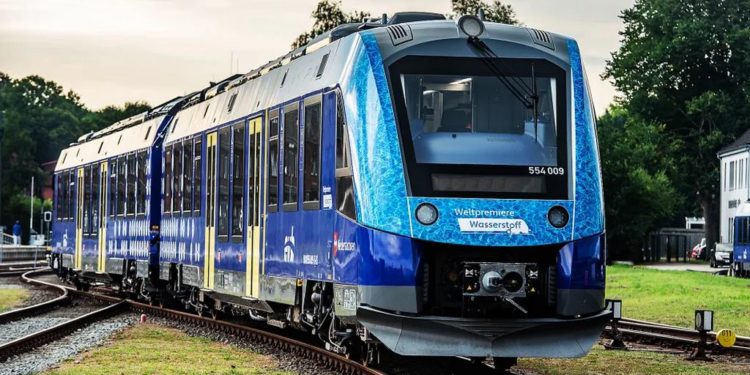 У Німеччині почали курсувати перші в світі потяги на 100% водневому двигуні (відео)