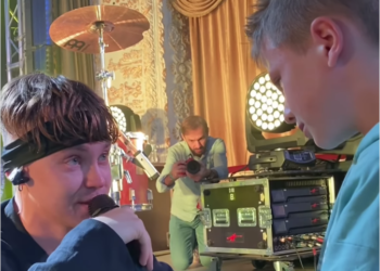 Артем Пивоваров зупинив концерт у Кам’янці-Подільському через хлопчика, який втратив близьку людину на війні (відео)