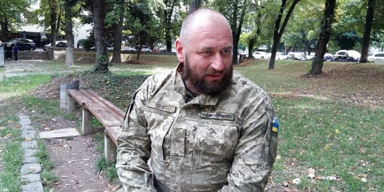 Професор із Закарпаття, що читає лекції з окопу, розповів про службу в ЗСУ (фото, відео)