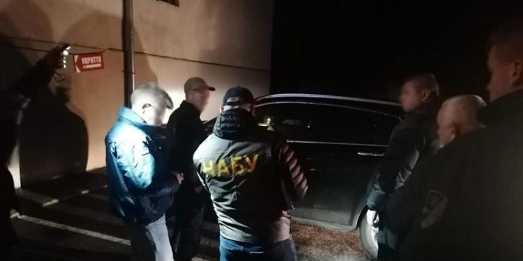 Суддя та адвокат з Івано-Франківщини погоріли на хабарі $1200