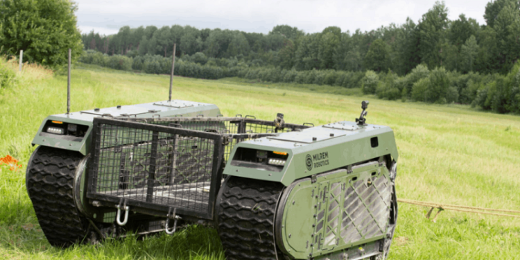 Україна отримала перший естонський робомобіль, який вивозитиме з-під обстрілів поранених бійців (фото, відео)