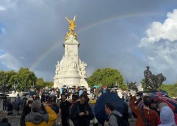 Перед смертю королеви Єлизавети над Букінгемським палацом у Лондоні з’явилася веселка