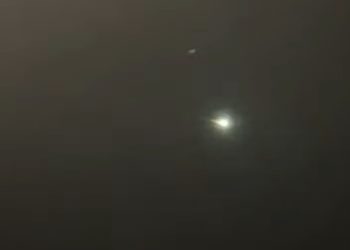 У небі над Британією помітили загадкову вогняну кулю