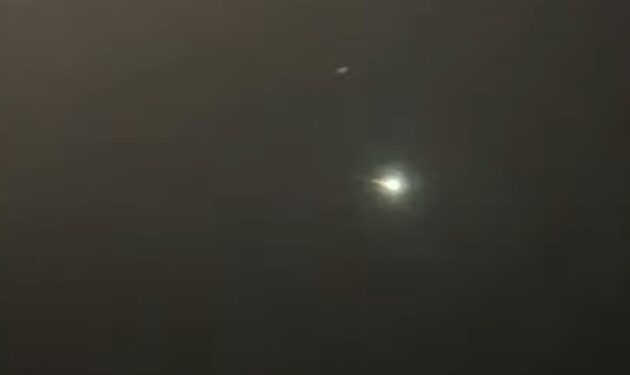 У небі над Британією помітили загадкову вогняну кулю