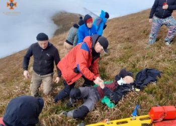 Двоє парапланеристів впали в районі Гимби на Закарпатті (фото)