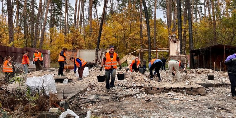 Волонтери показали, що залишилося від зруйнованого будинку лідера “Другої ріки” під Гостомелем (фото)