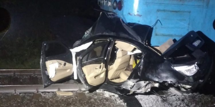 Під Львовом поїзд зіткнувся з автомобілем, є загиблі