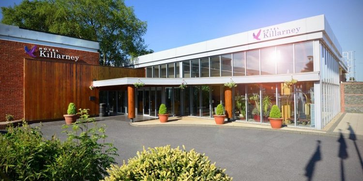 З готелю в Ірландії виселяють сотню українок з дітьми заради біженців з інших країн