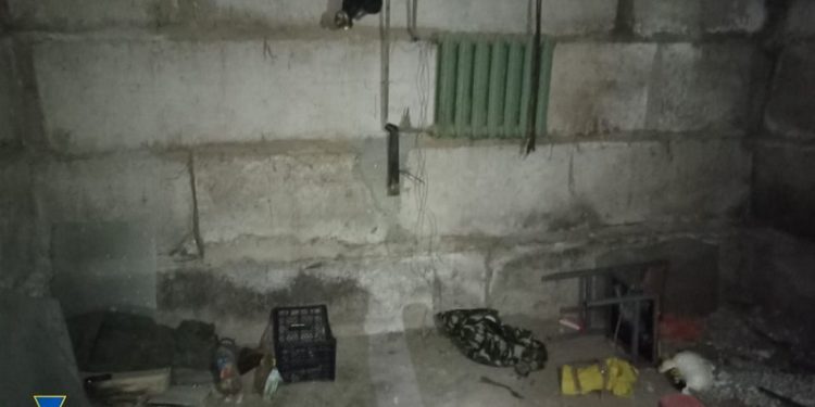 СБУ показала облаштовану окупантами в пансіонаті біля Святогірської лаври катівню (фото)