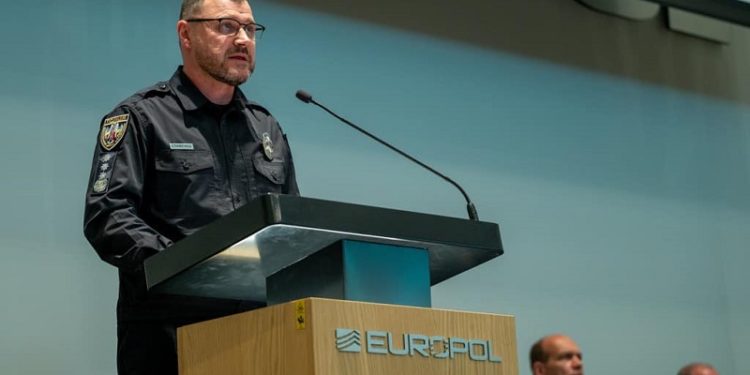 “Світ має знати правду про війну РФ проти України”, – голова Нацполіції Ігор Клименко виступив у Гаазі (фото)