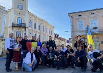 Румунські байкери на підтримку України влаштували пробіг Коломиєю (фото)