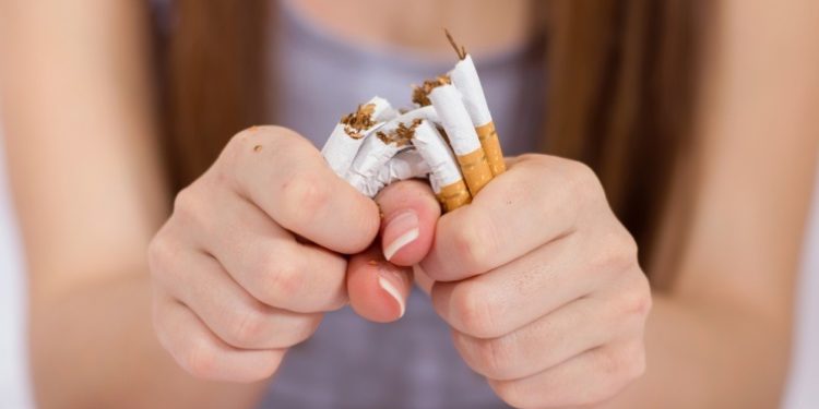 В Україні запустили платформу для скарг про куріння у громадських місцях