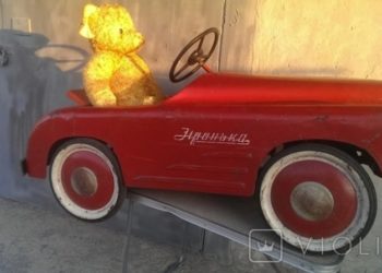 Виготовлену в Україні дитячу машинку продають за 200 тисяч (фото)