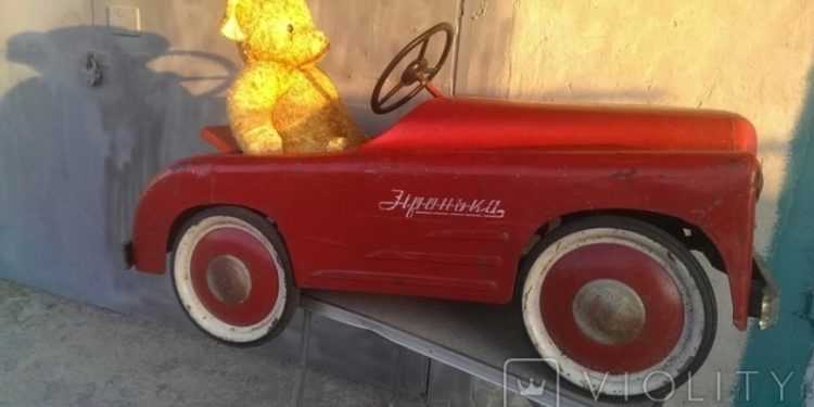 Виготовлену в Україні дитячу машинку продають за 200 тисяч (фото)